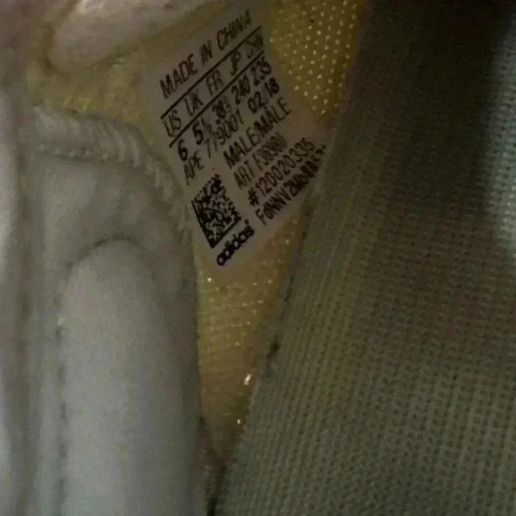 Adidas Yeezy Boost 350 v2 Butter Athletic Shoe, Men kids Sz 6 Knit, Gum Sole main image 9